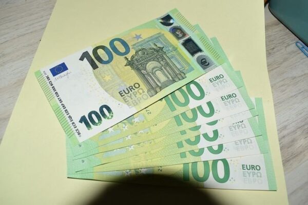 €100 Euro Bills - Image 2