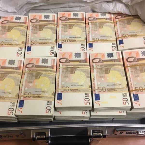 €50 Euro Bills - Image 2